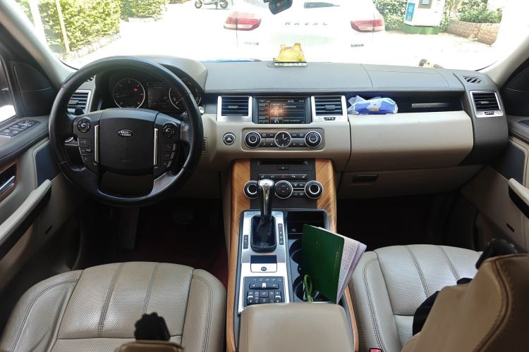 Used Land Rover Range Sport 2013 3.0 TDV6 Diesel Edition Center Console