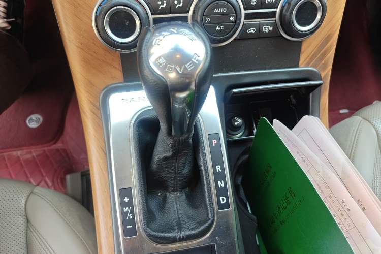 Used Land Rover Range Sport 2013 3.0 TDV6 Diesel Edition Gear Lever