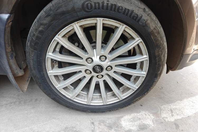 Used Land Rover Range Sport 2013 3.0 TDV6 Diesel Edition Right Front Wheel Hub