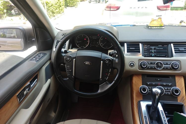 Used Land Rover Range Sport 2013 3.0 TDV6 Diesel Edition Steering Wheel
