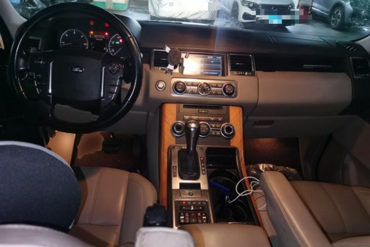 Used Land Rover Range Sport 2013 3.0 TDV6 Diesel Edition Center Console