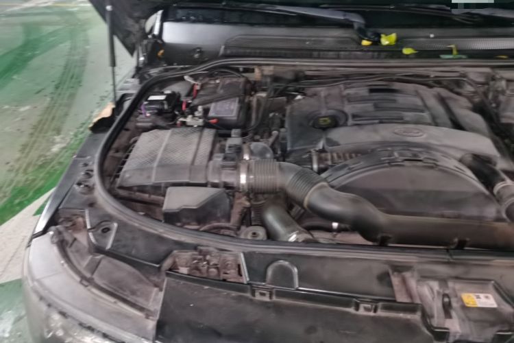 Used Land Rover Range Sport 2013 3.0 TDV6 Diesel Edition Engine Bay Right
