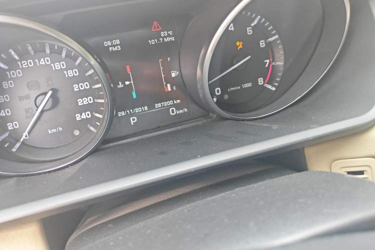Used Land Rover Range Sport  Odometer Close Up