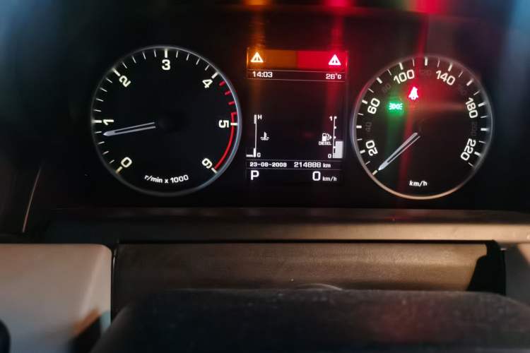 Used Land Rover Range Sport 2013 3.0 TDV6 Diesel Edition Odometer Close Up