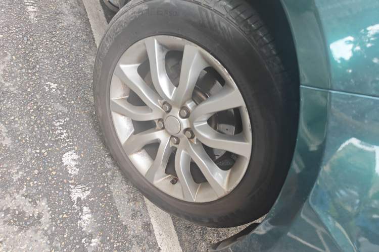 Used Land Rover Range Sport  Right Front Wheel Hub