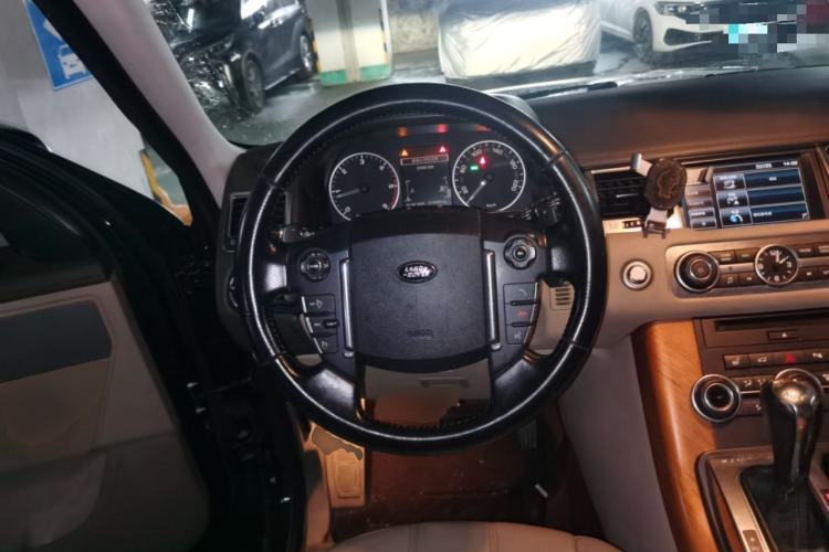 Used Land Rover Range Sport 2013 3.0 TDV6 Diesel Edition Steering Wheel