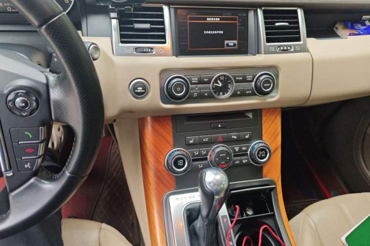 Used Land Rover Range Sport 2013 3.0 TDV6 Diesel Edition Audio And AC Panel