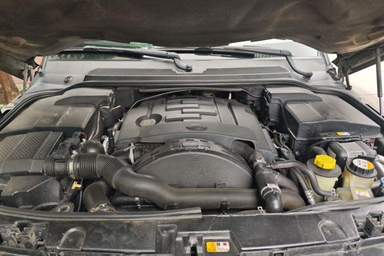 Used Land Rover Range Sport 2013 3.0 TDV6 Diesel Edition Engine Bay