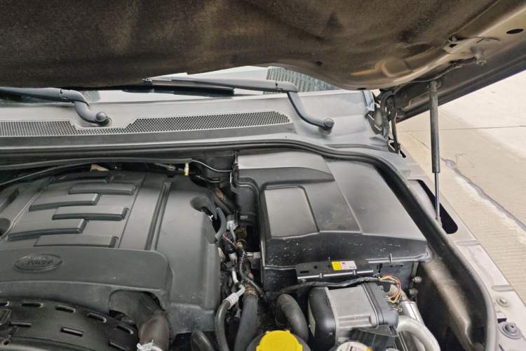 Used Land Rover Range Sport 2013 3.0 TDV6 Diesel Edition Engine Bay Left