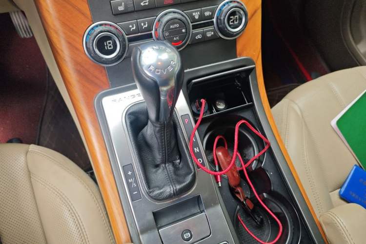 Used Land Rover Range Sport 2013 3.0 TDV6 Diesel Edition Gear Lever