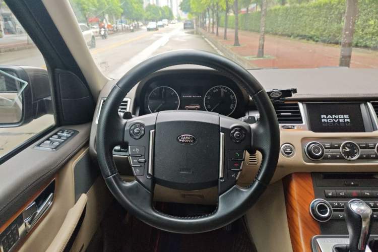 Used Land Rover Range Sport 2013 3.0 TDV6 Diesel Edition Steering Wheel