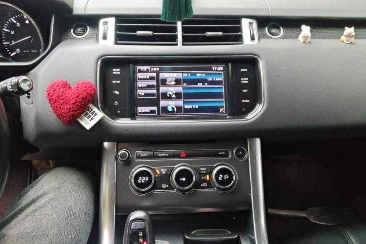 Used Land Rover Range Sport 2013 3.0 V6 U.S. Specification Audio And AC Panel