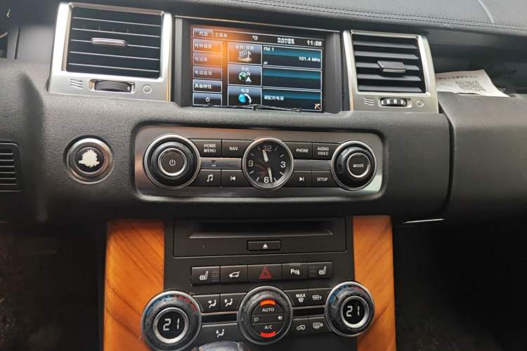 Used Land Rover Range Sport 2013 3.0 TDV6 Diesel Edition Audio And AC Panel