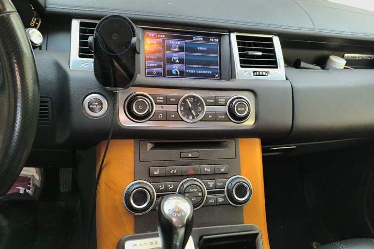Used Land Rover Range Sport 2013 3.0 TDV6 Diesel Edition Audio And AC Panel