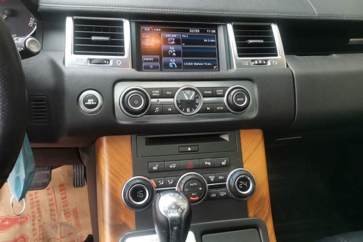 Used Land Rover Range Sport 2013 3.0 TDV6 Diesel Ultimate Sport Edition Audio And AC Panel
