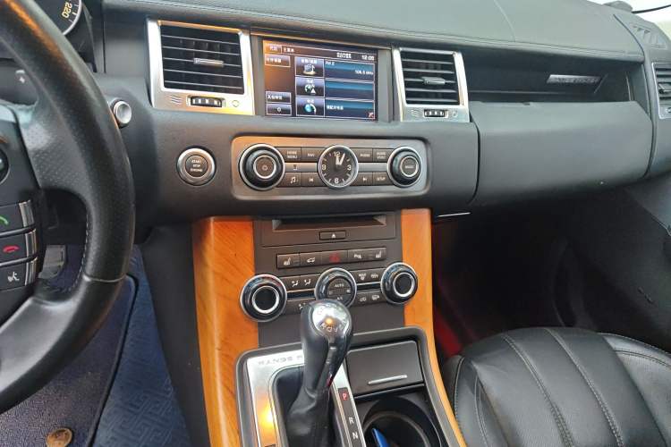 Used Land Rover Range Sport 2013 5.0 NA V8 HSE Audio And AC Panel