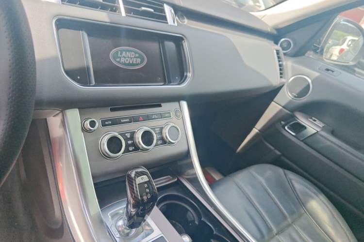 Used Land Rover Range Sport 2013 3.0 V6 U.S. Specification Audio And AC Panel