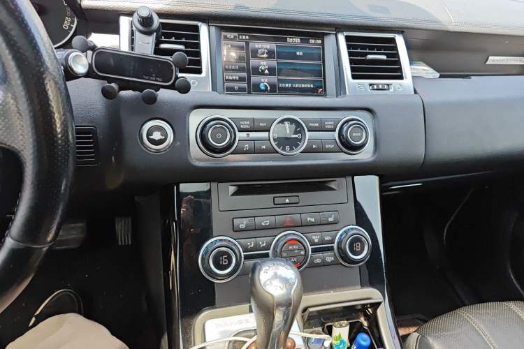 Used Land Rover Range Sport 2013 3.0 TDV6 Diesel Edition Audio And AC Panel