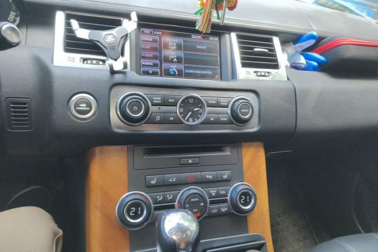 Used Land Rover Range Sport 2013 5.0 NA V8 HSE Audio And AC Panel