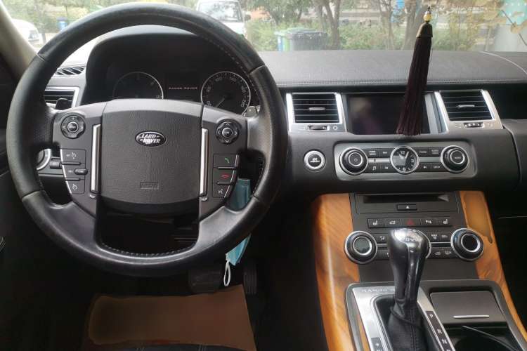 Used Land Rover Range Sport 2013 3.0 TDV6 Diesel Ultimate Sport Edition Center Console