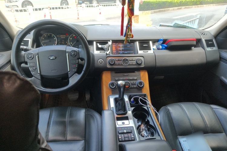 Used Land Rover Range Sport 2013 5.0 NA V8 HSE Center Console