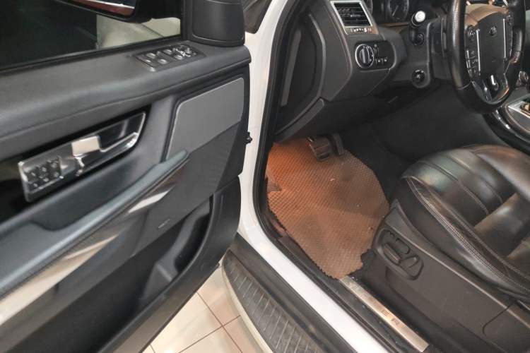 Used Land Rover Range Sport 2013 5.0 NA V8 Black Label Limited Edition Driver Seat