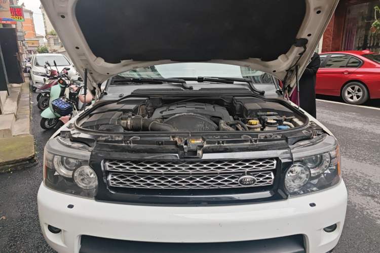 Used Land Rover Range Sport 2013 3.0 TDV6 Diesel Edition Engine Bay