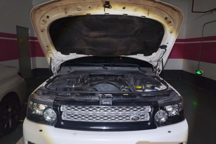 Used Land Rover Range Sport 2013 3.0 TDV6 Diesel Ultimate Sport Edition Engine Bay