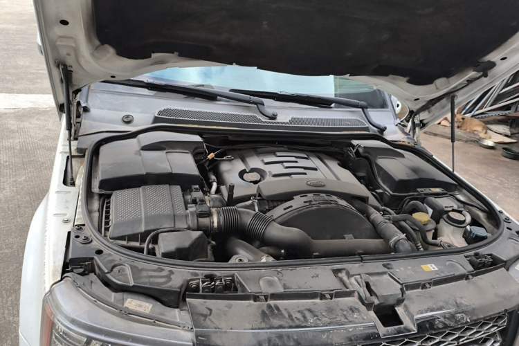 Used Land Rover Range Sport 2013 3.0 TDV6 Diesel Edition Engine Bay