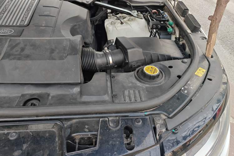 Used Land Rover Range Sport 2013 3.0 V6 U.S. Specification Engine Bay Left