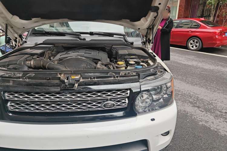 Used Land Rover Range Sport 2013 3.0 TDV6 Diesel Edition Engine Bay Left