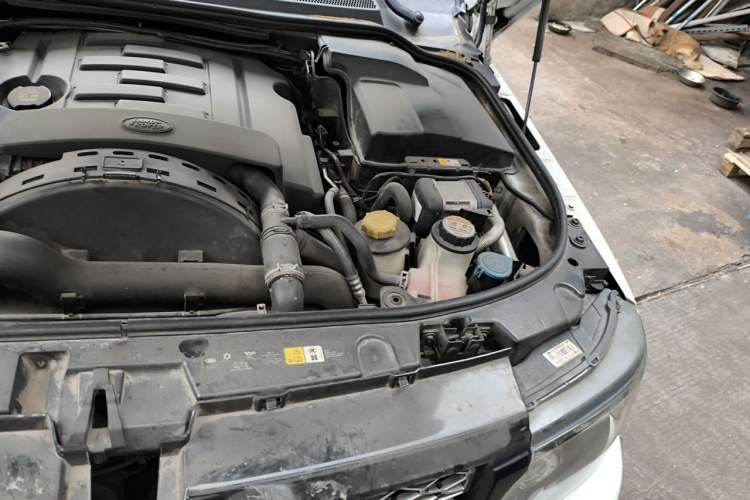 Used Land Rover Range Sport 2013 3.0 TDV6 Diesel Edition Engine Bay Left