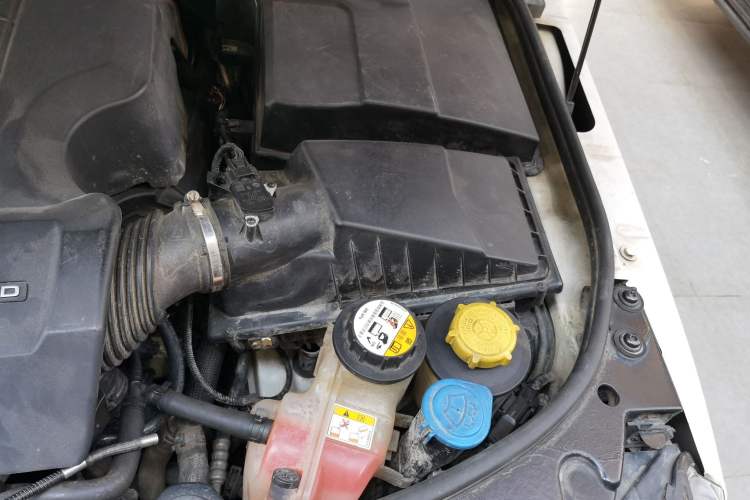 Used Land Rover Range Sport 2013 5.0 SC V8 HSE Engine Bay Left