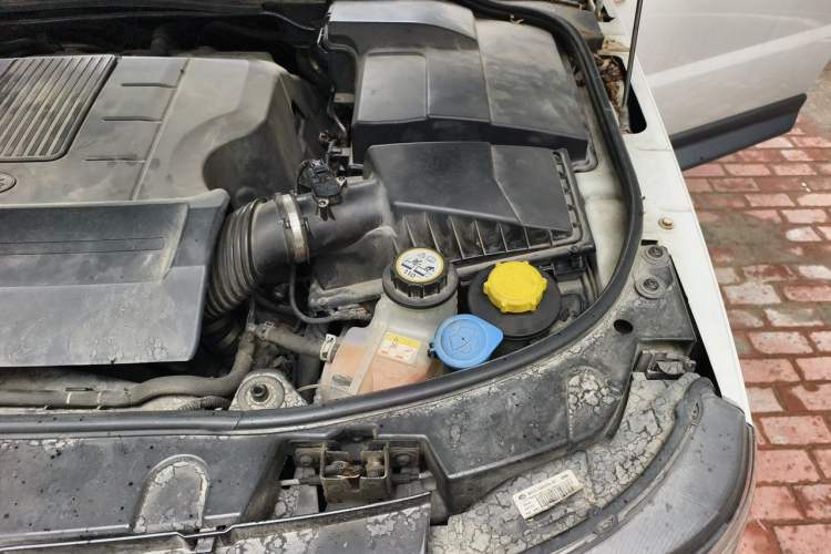 Used Land Rover Range Sport 2013 5.0 NA V8 HSE Engine Bay Left