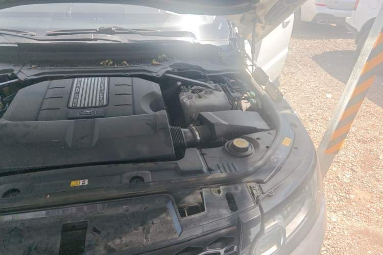Used Land Rover Range Sport 2013 3.0 V6 U.S. Specification Engine Bay Left