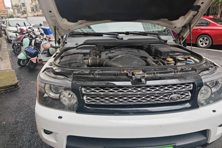 Used Land Rover Range Sport 2013 3.0 TDV6 Diesel Edition Engine Bay Right