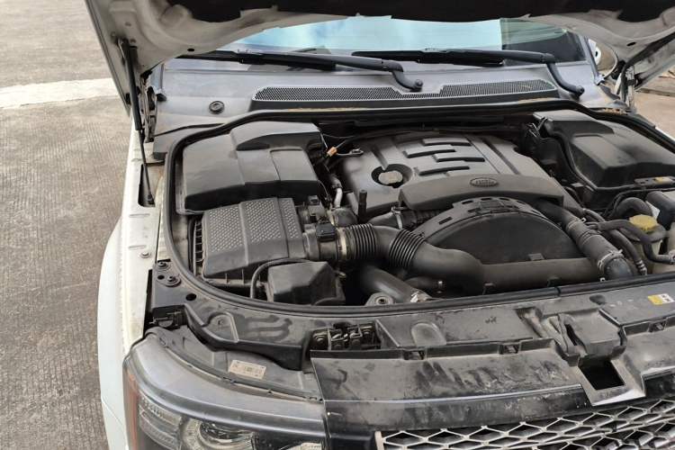 Used Land Rover Range Sport 2013 3.0 TDV6 Diesel Edition Engine Bay Right
