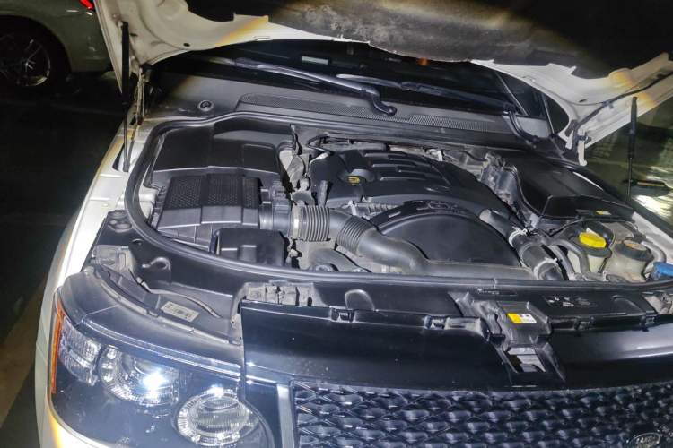 Used Land Rover Range Sport 2013 3.0 TDV6 Diesel Edition Engine Bay Right