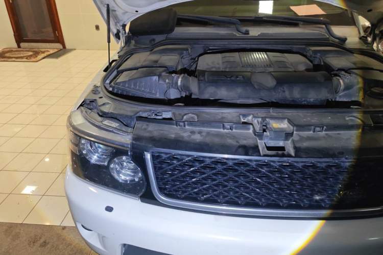 Used Land Rover Range Sport 2013 5.0 NA V8 Black Label Limited Edition Engine Bay Right