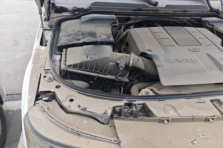 Used Land Rover Range Sport 2013 5.0 NA V8 HSE Engine Bay Right