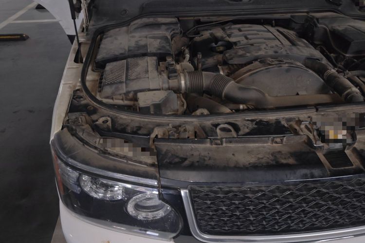 Used Land Rover Range Sport 2013 3.0 TDV6 Black Label Limited Edition Engine Bay Right