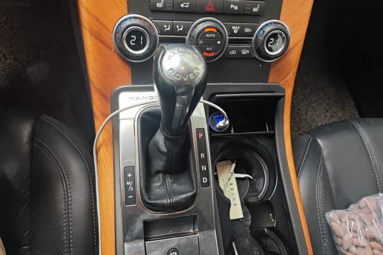 Used Land Rover Range Sport 2013 3.0 TDV6 Diesel Edition Gear Lever