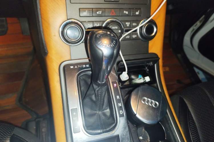 Used Land Rover Range Sport 2013 3.0 TDV6 Diesel Ultimate Sport Edition Gear Lever