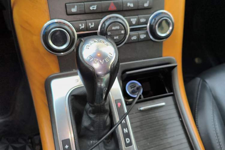 Used Land Rover Range Sport 2013 3.0 TDV6 Diesel Edition Gear Lever