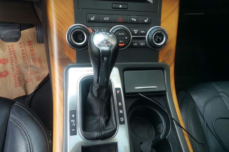 Used Land Rover Range Sport 2013 3.0 TDV6 Diesel Ultimate Sport Edition Gear Lever
