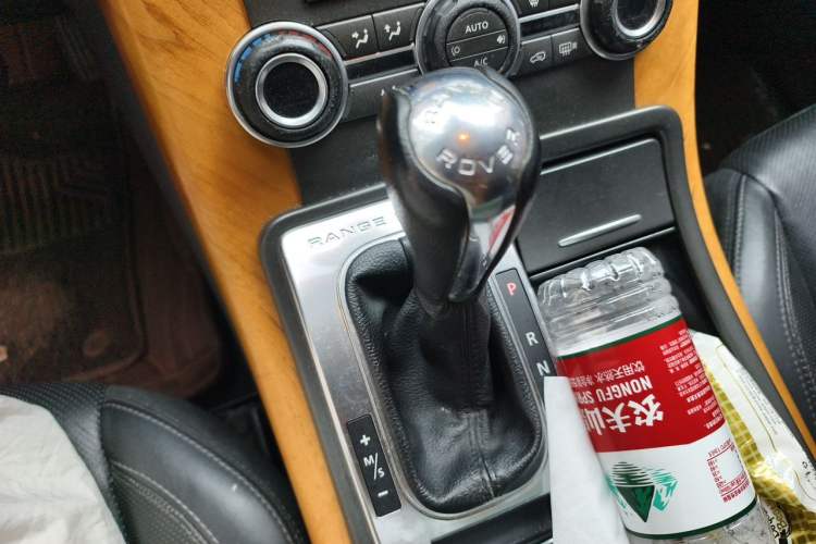 Used Land Rover Range Sport 2013 5.0 NA V8 HSE Gear Lever