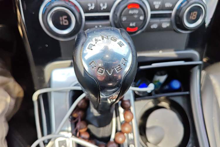 Used Land Rover Range Sport 2013 3.0 TDV6 Diesel Edition Gear Lever