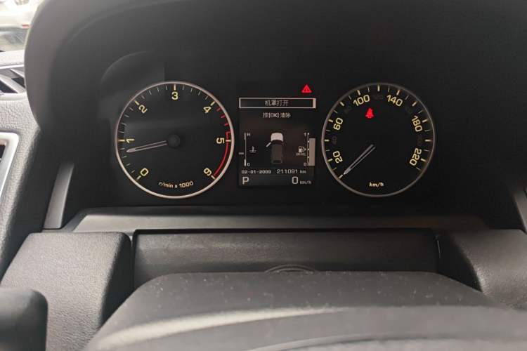 Used Land Rover Range Sport 2013 3.0 TDV6 Diesel Edition Odometer Close Up