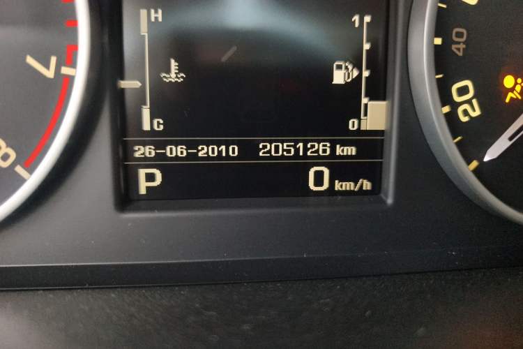 Used Land Rover Range Sport 2013 5.0 NA V8 HSE Odometer Close Up