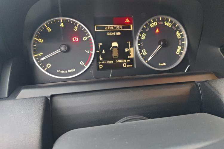 Used Land Rover Range Sport 2013 5.0 NA V8 HSE Odometer Close Up